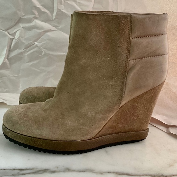 SURFACE TO AIR Platform Wedge Taupe Suede bootie 40 US 9.5 - Picture 1 of 7